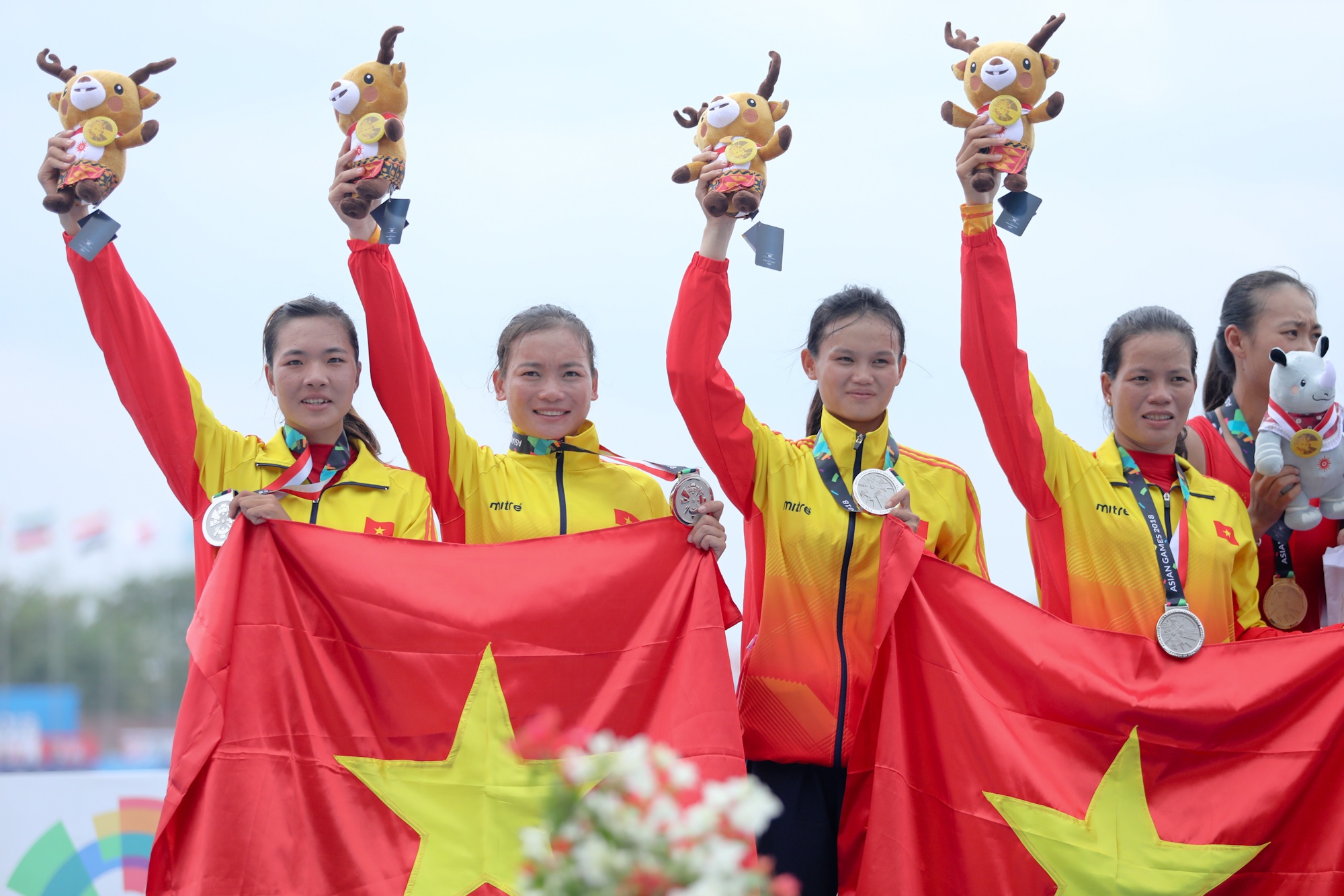 Tuyển rowing ôm chầm HLV ngoại mừng chiến thắng ảnh 7 Tuyen rowing om cham HLV ngoai mung chien thang anh 7