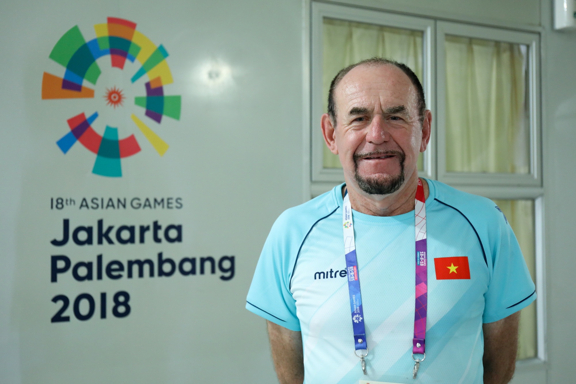 Donnelly Joseph se o ben rowing Viet Nam den chet anh 1