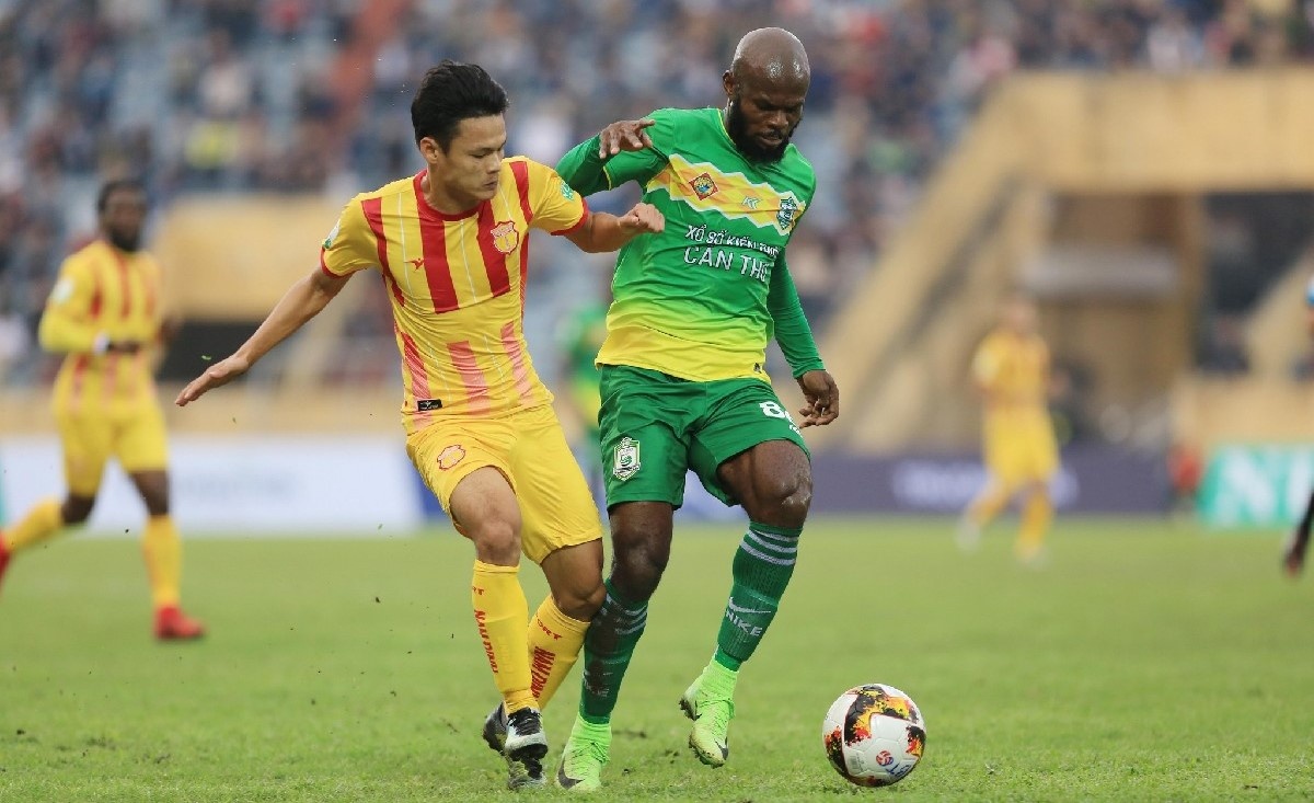 Da 10 tran, gianh 1 diem, CLB xuong hang o V.League da lo dien? hinh anh