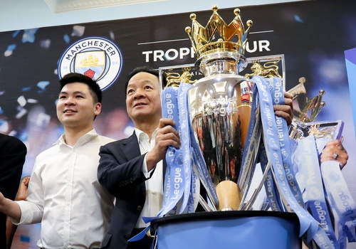 Bau Hien nang cup Ngoai hang Anh, hen Man City tro lai Viet Nam hinh anh