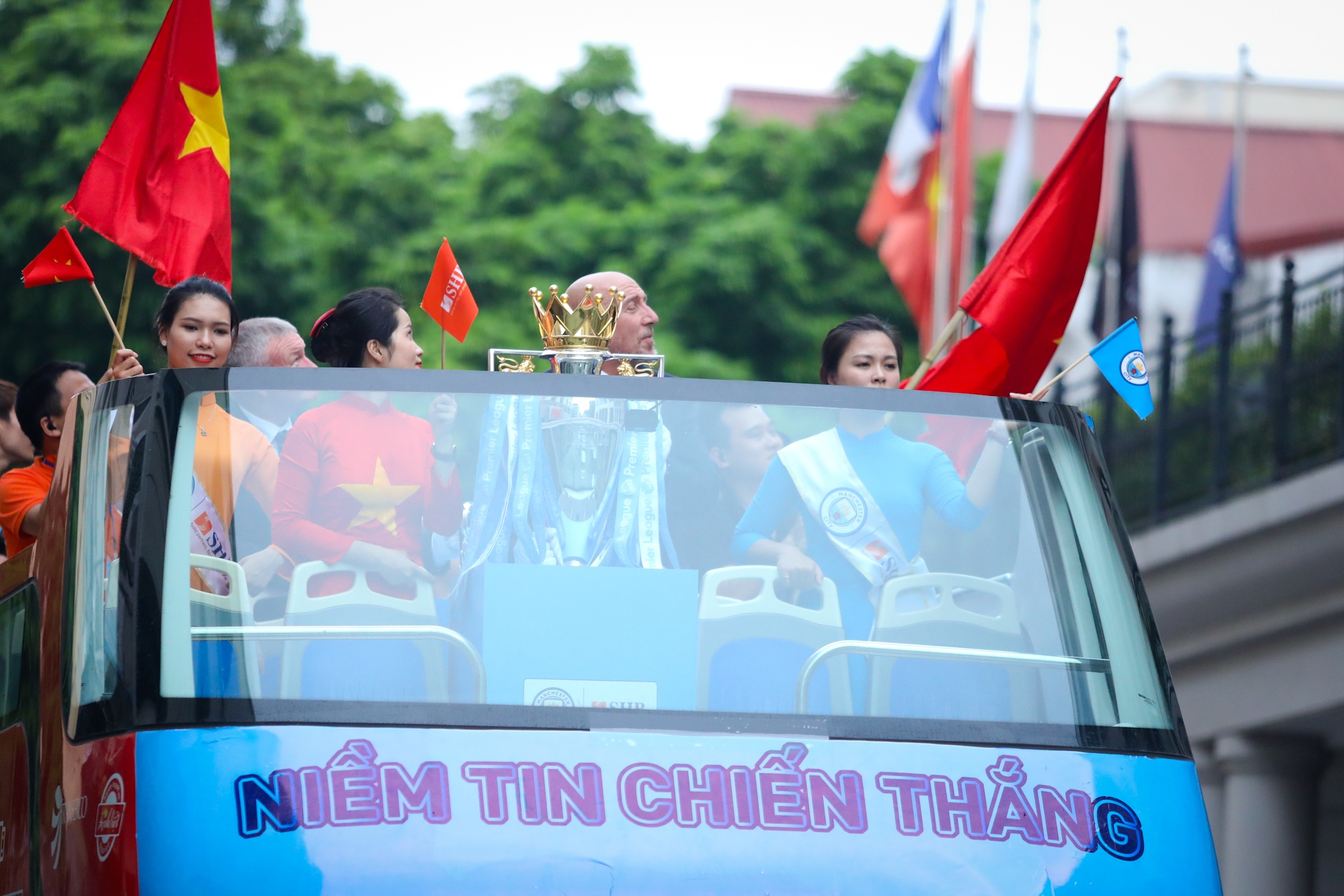 Bau Hien nang Cup ngoai Hang Anh anh 4