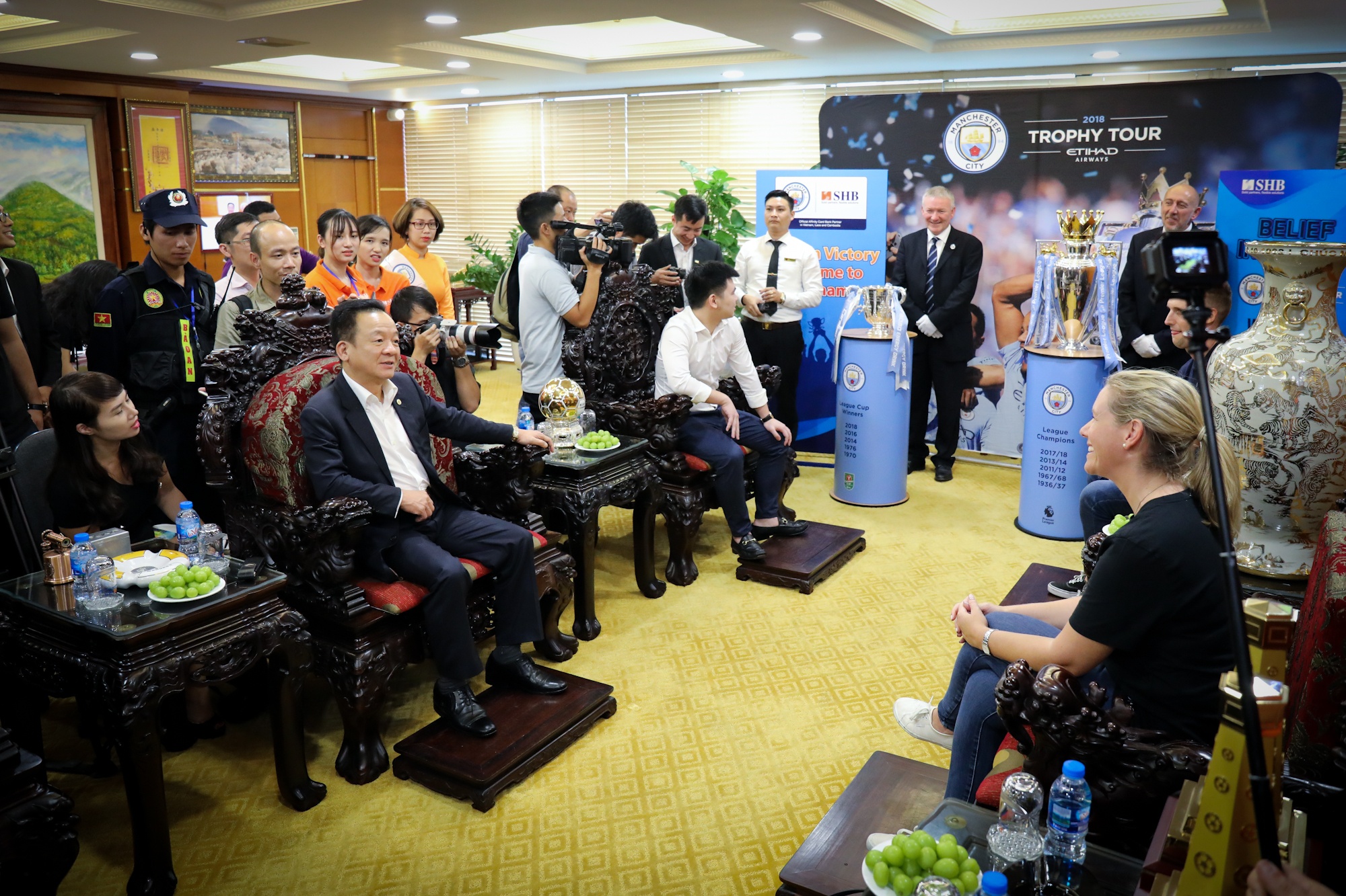 Bau Hien nang Cup ngoai Hang Anh anh 9