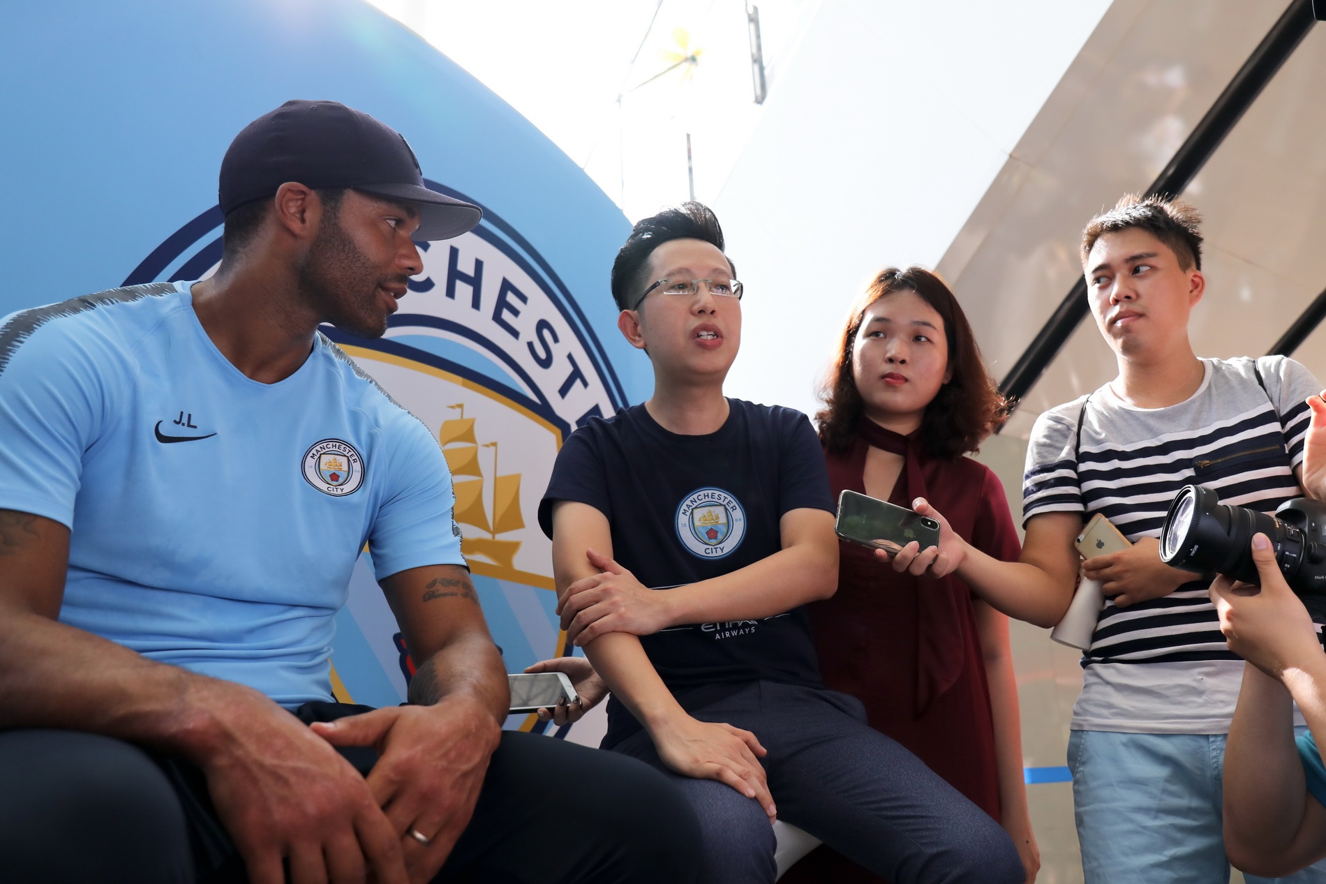 Joleon Lescott tiếc Song Heung-min loại Việt Nam ảnh 1 Joleon Lescott tiec Song Heung-min loai Viet Nam anh 1