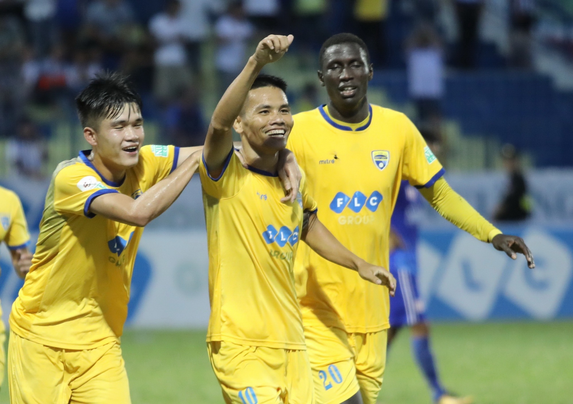 Thanh Hóa đè bẹp cựu vương V.League ảnh 2 Thanh Hoa de bep cuu vuong V.League anh 2