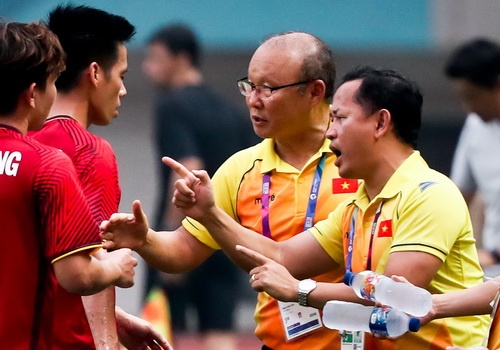 Tro ly Le Huy Khoa quan trong the nao voi HLV Park Hang-seo? hinh anh