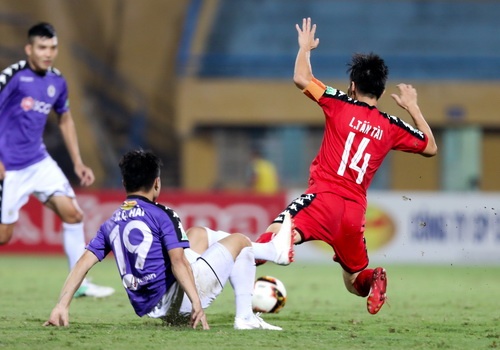 Quang Hai tra dua Tan Tai trong ngay CLB Ha Noi de bep Binh Duong hinh anh