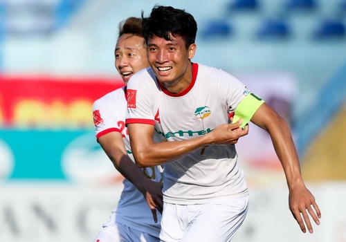 Bui Tien Dung toa sang, 'hau due The Cong' tro lai V.League hinh anh