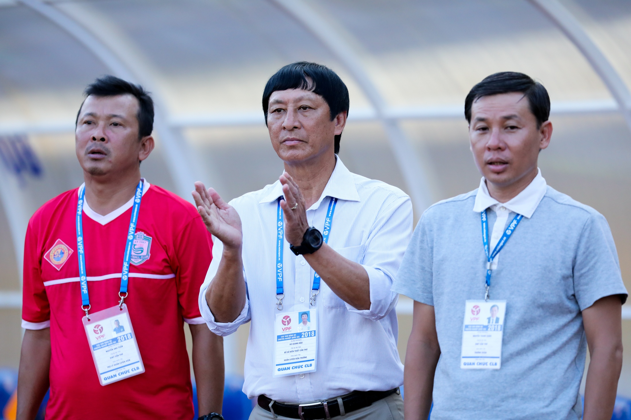 Con trai Van Quyet thom bau Hien anh 2