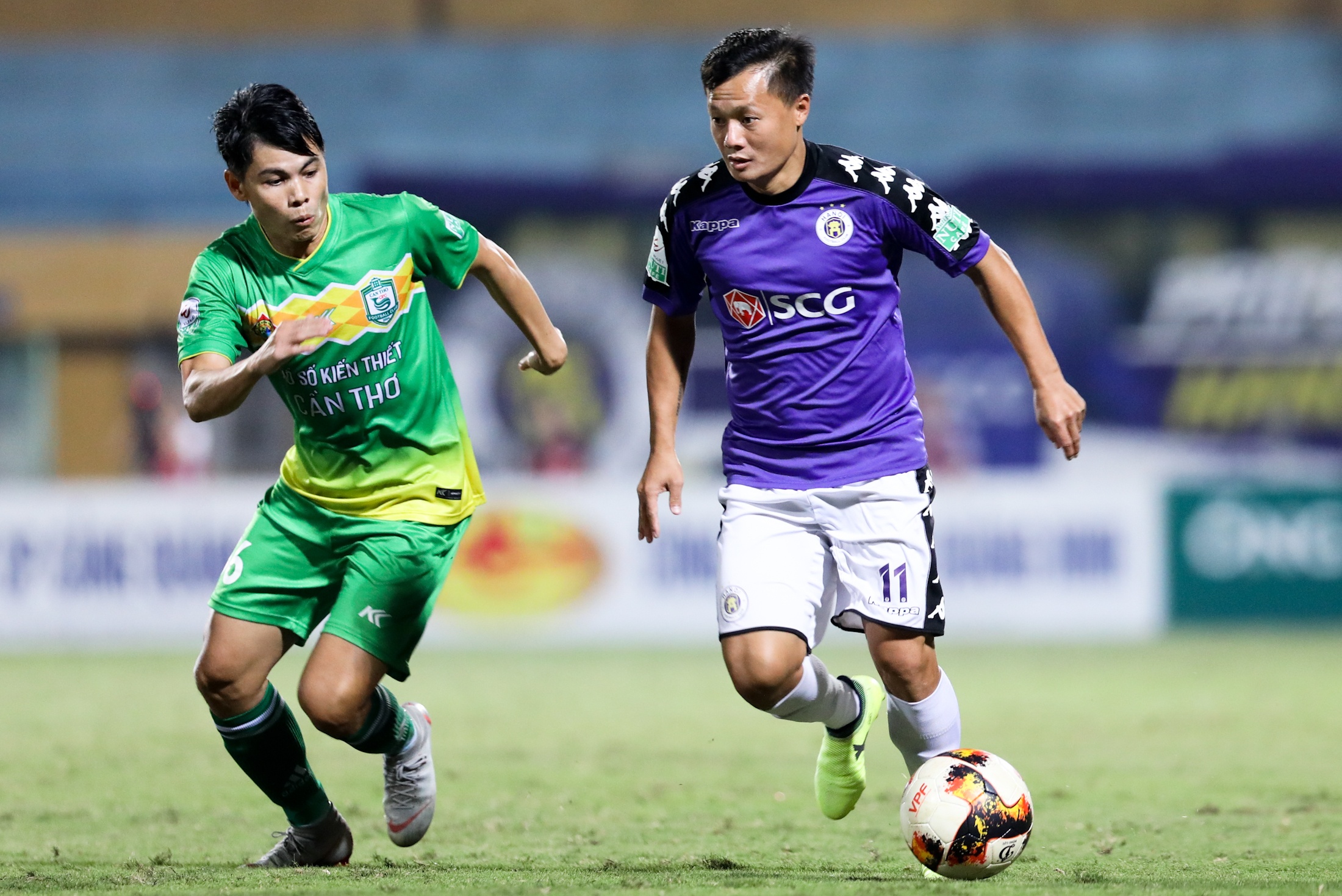 Con trai Van Quyet thom bau Hien anh 4