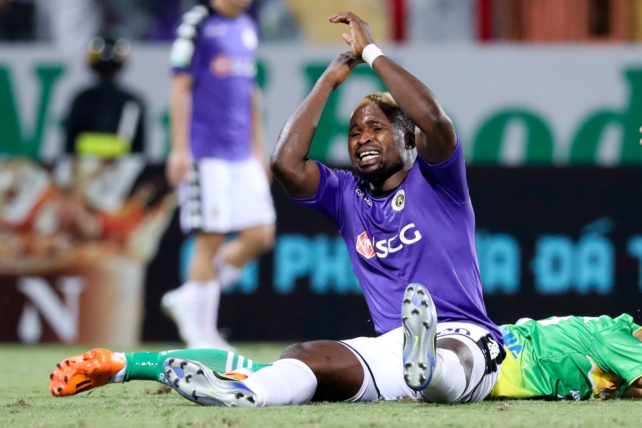 Con trai Van Quyet thom bau Hien anh 5