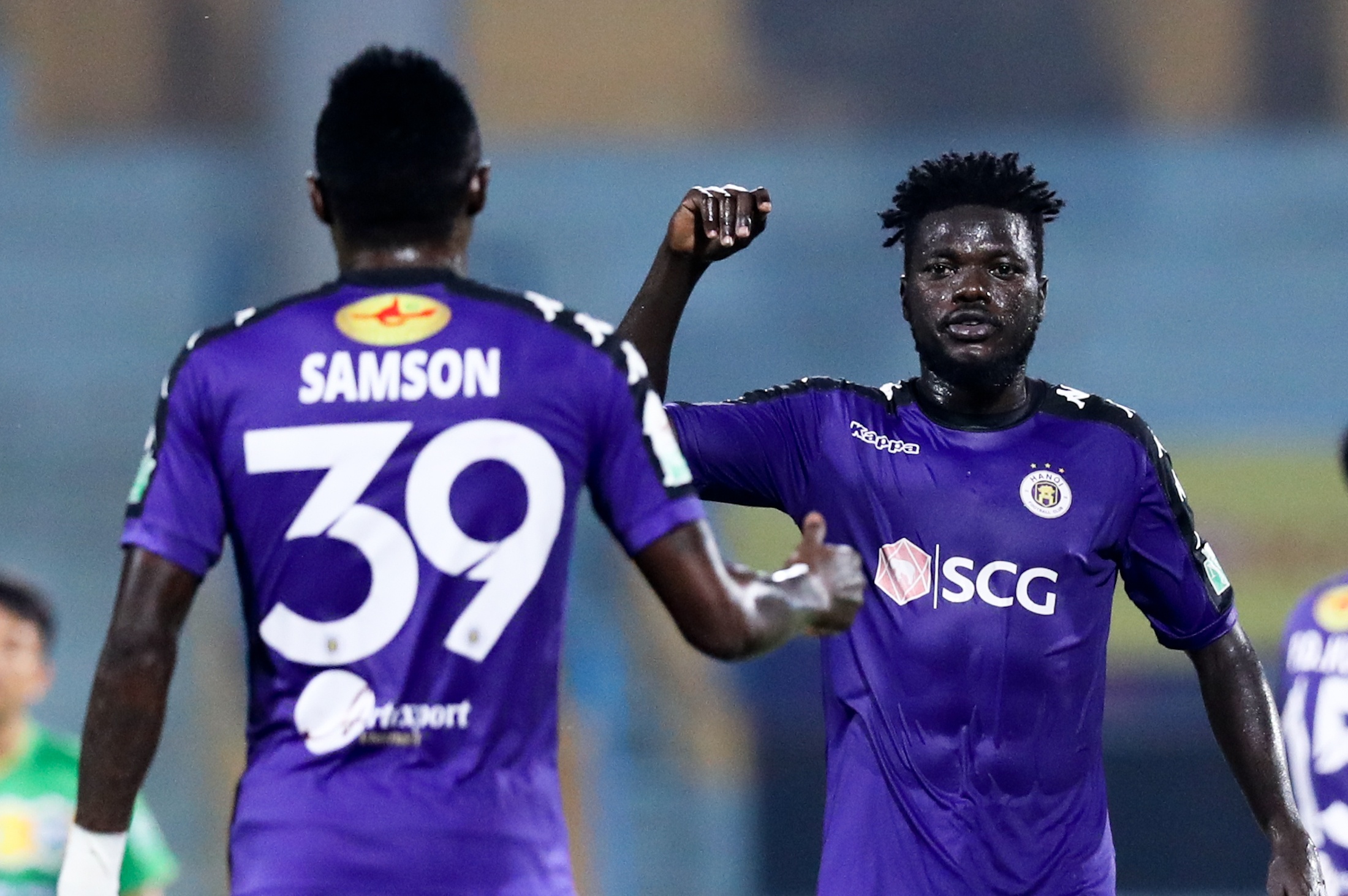 Con trai Van Quyet thom bau Hien anh 7