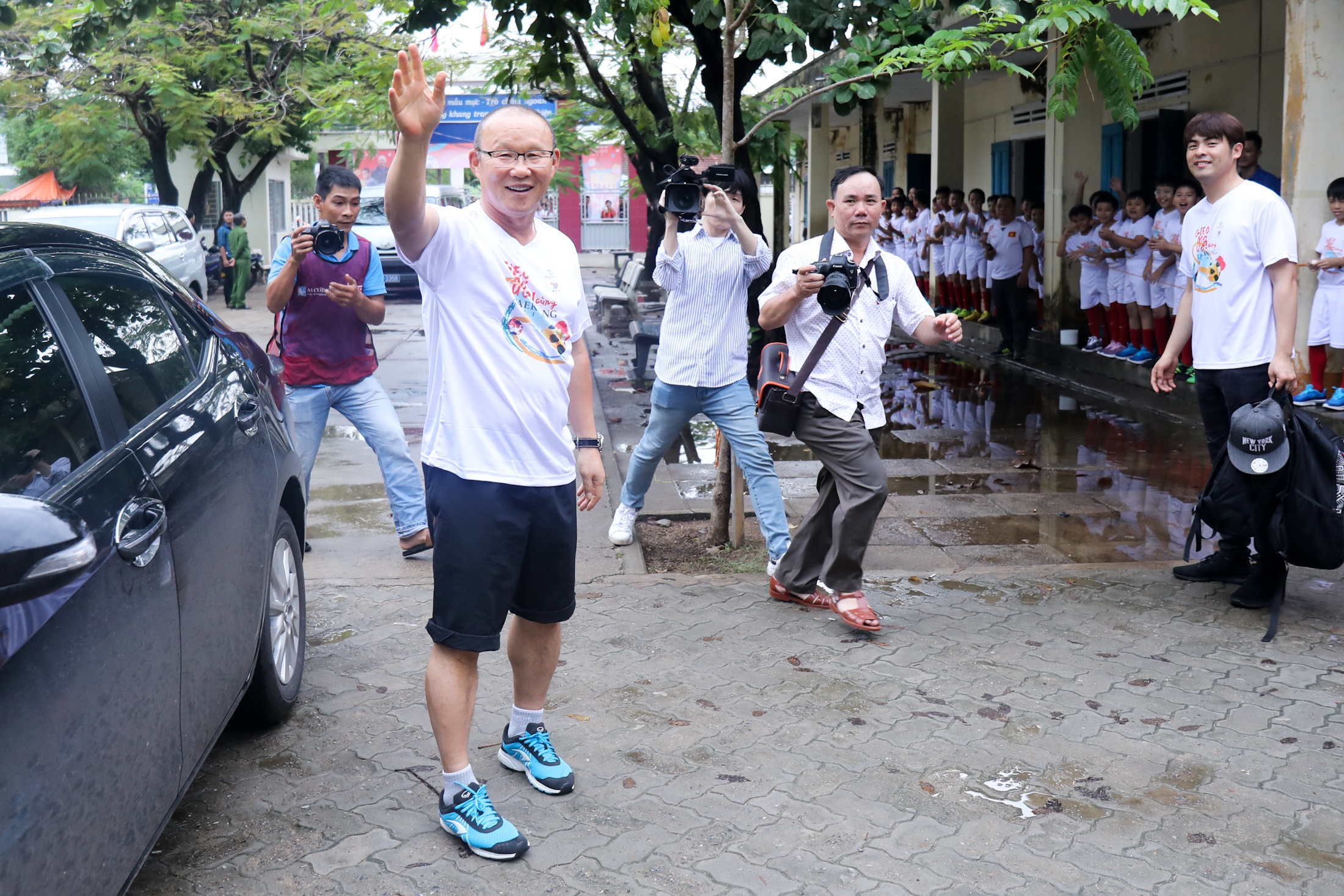 Hang tram em nho vay kin HLV Park Hang-seo anh 1