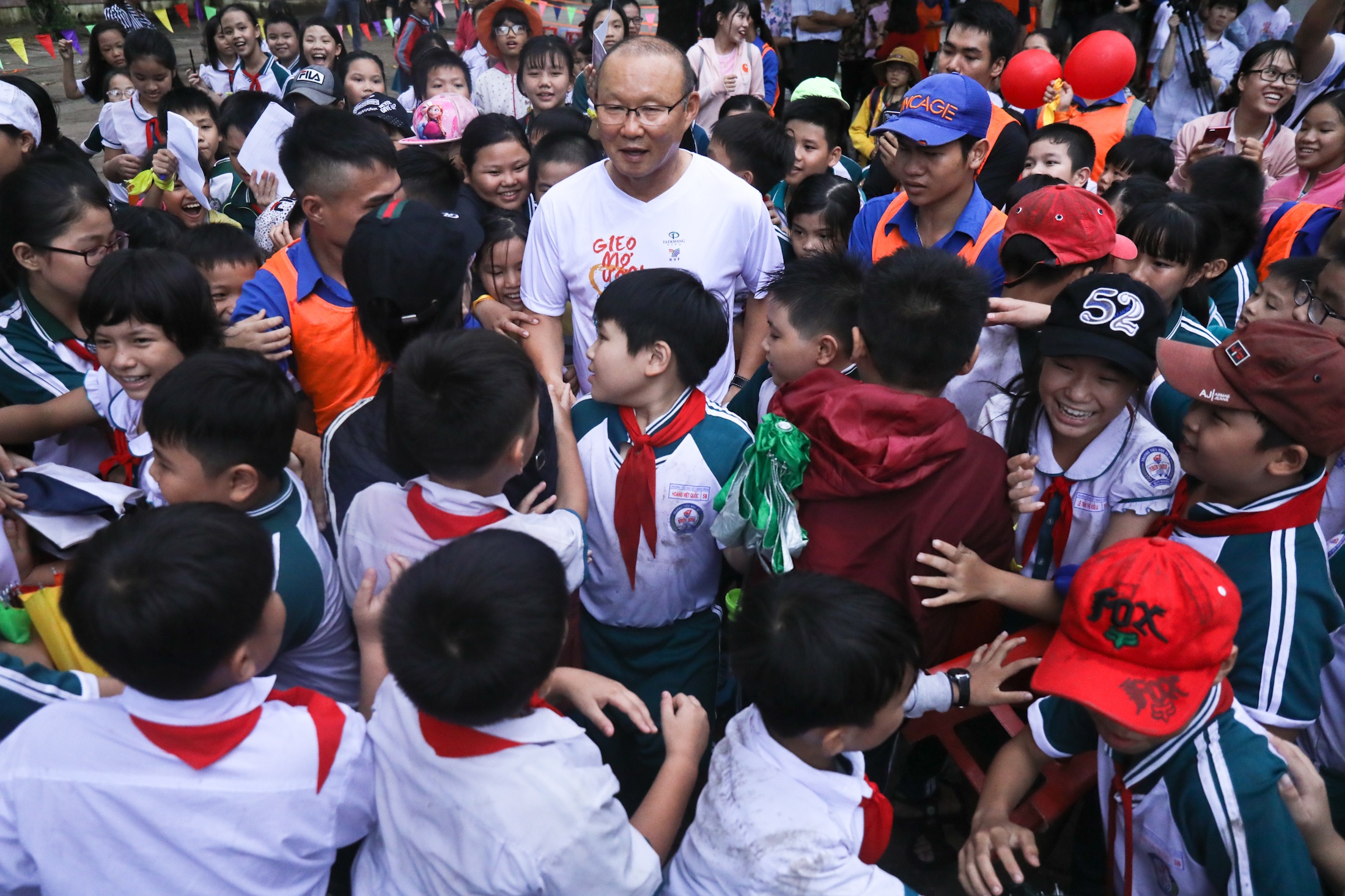 Hang tram em nho vay kin HLV Park Hang-seo anh 2