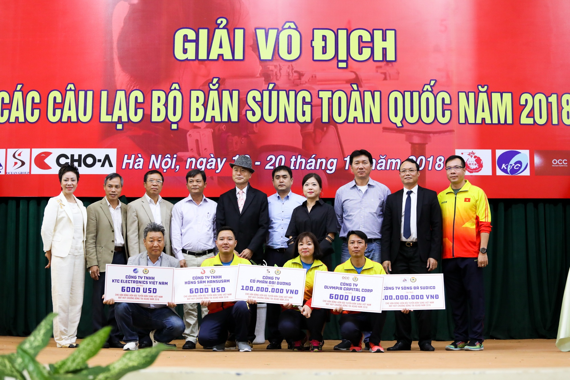 Ban sung Viet Nam nhan hang chuc nghin USD anh 1