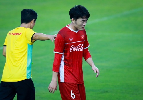 Xuan Truong tap chuyen bong voi tro ly HLV Park Hang-seo hinh anh