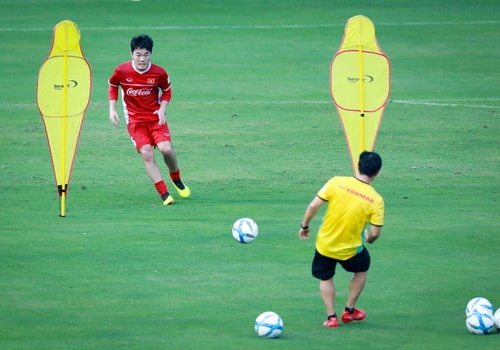 HLV Park Hang-seo bat Xuan Truong tap nhieu hon dong doi hinh anh