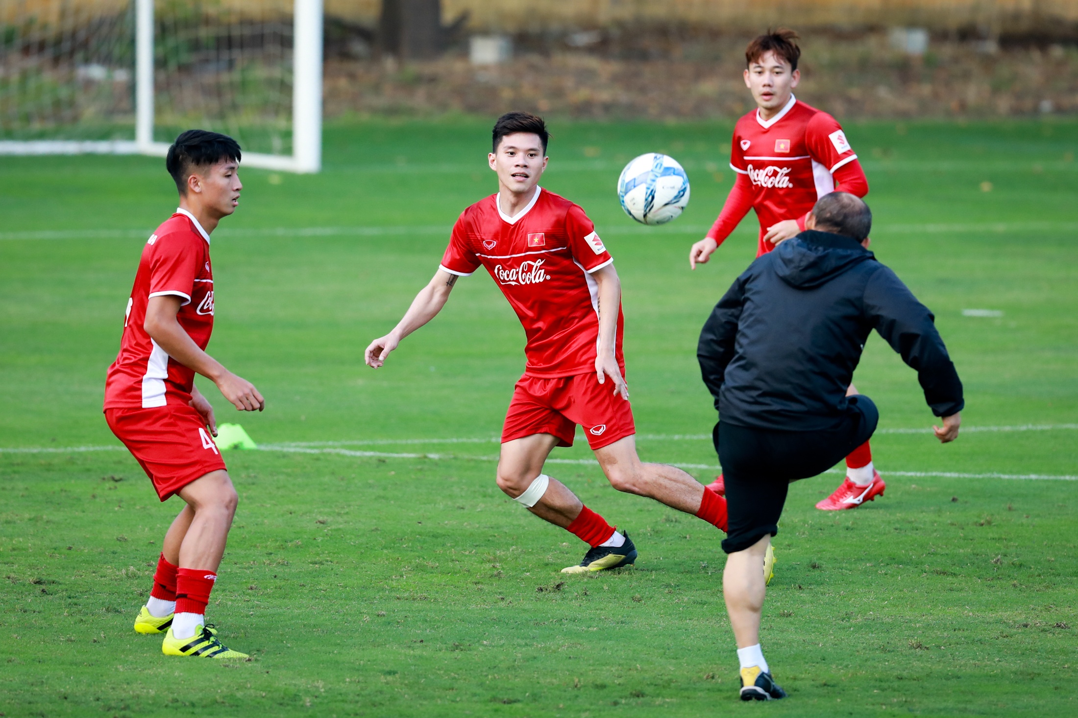 HLV Park Hang-seo bat Xuan Truong tap them anh 10