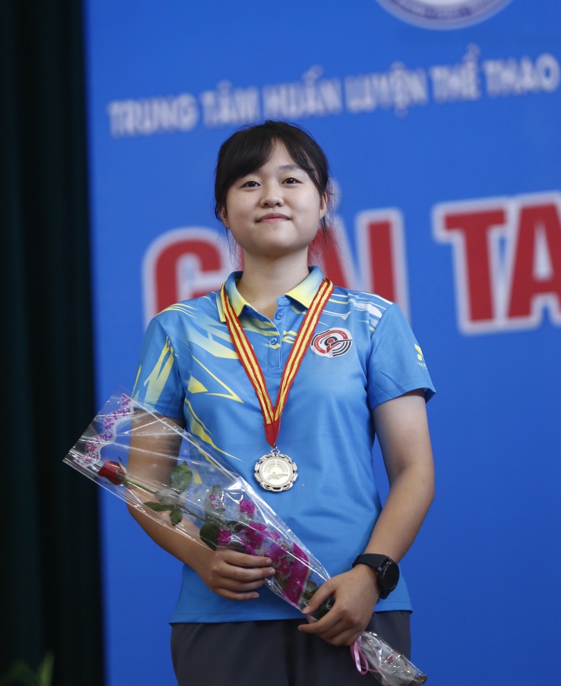 Nu xa thu mang hai dong mau Viet - Nhat anh 2