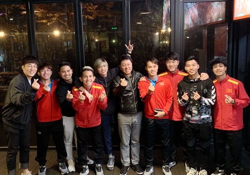 Van Thanh tuoi nhu hoa khi gap lai Xuan Truong, Cong Phuong o Han Quoc hinh anh