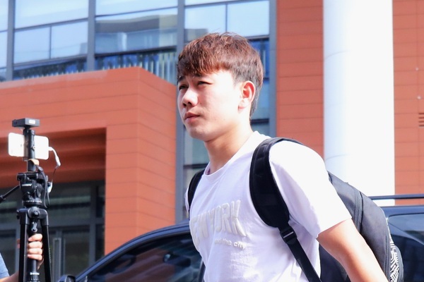 HLV Park Hang-seo loai Minh Vuong trong dem dau tien ve Viet Nam hinh anh