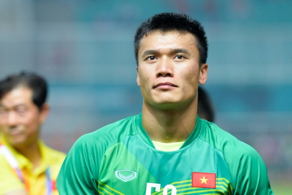 Thu mon Bui Tien Dung chan thuong co chan truoc AFF Cup 2018 hinh anh