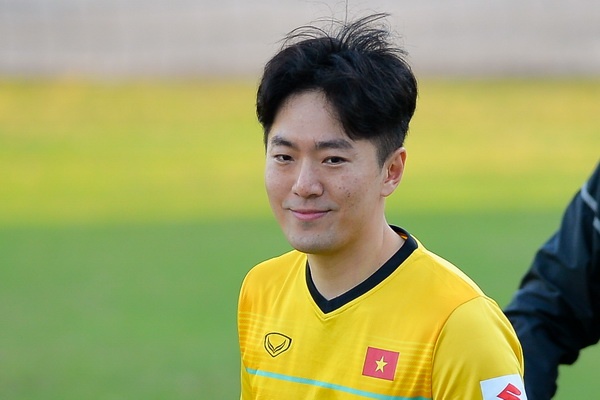 HLV Park Hang-seo co them mot tro ly Han Quoc truoc them AFF Cup hinh anh