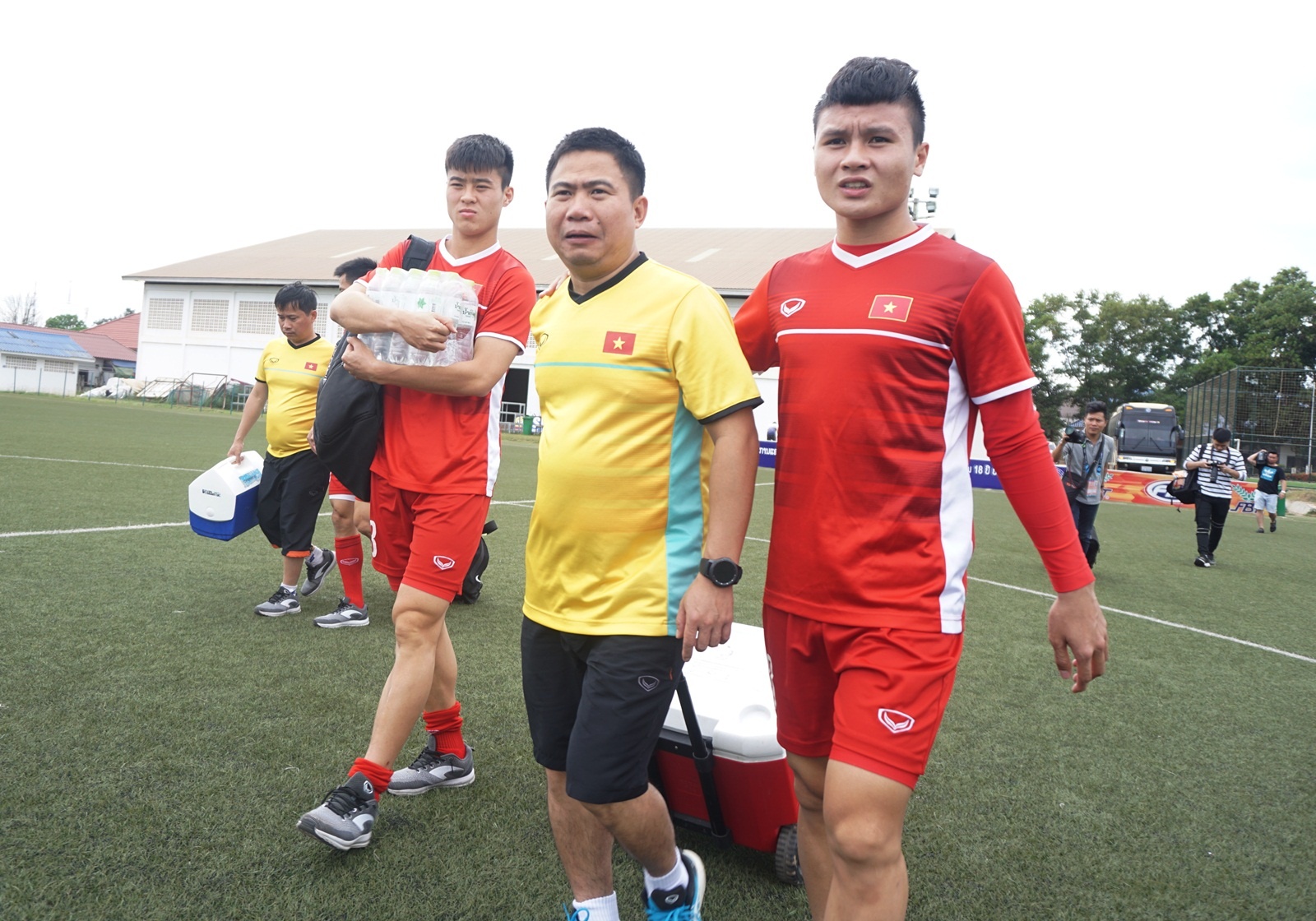 Van Quyet chan thuong anh 2