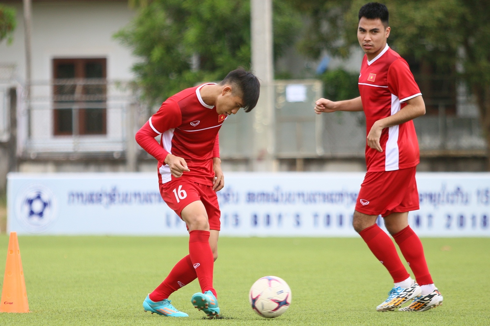 Van Quyet chan thuong anh 3