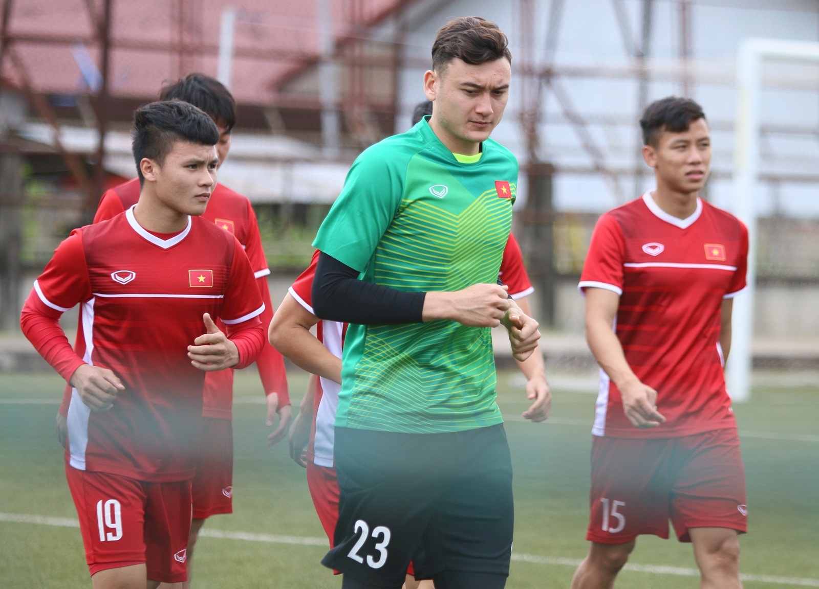 Van Quyet chan thuong anh 4