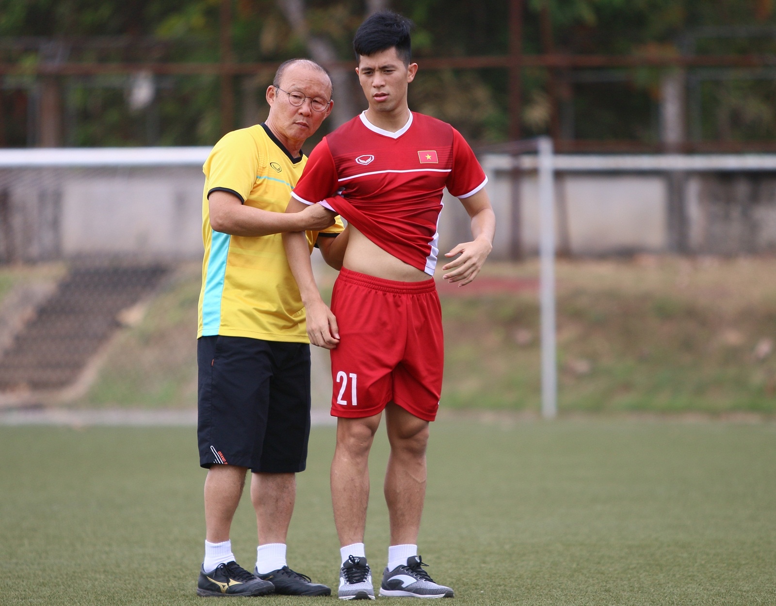 Van Quyet chan thuong anh 8