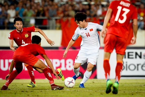 Cong Phuong toa sang trong chien cong mau xam cua DT Viet Nam hinh anh