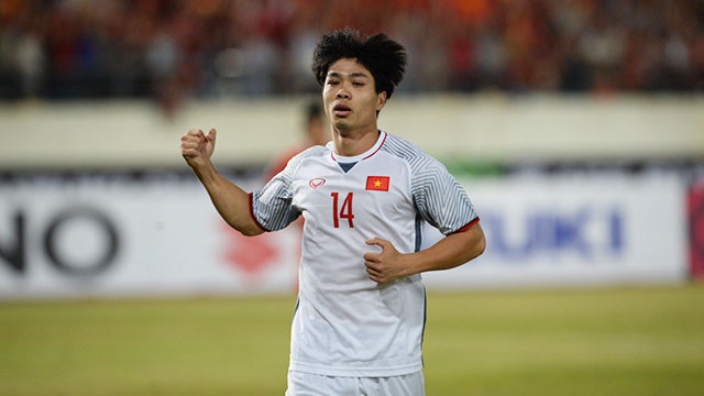 Viet Nam vs Malaysia: Cuoc doi dau cua hai the he tai nang moi hinh anh