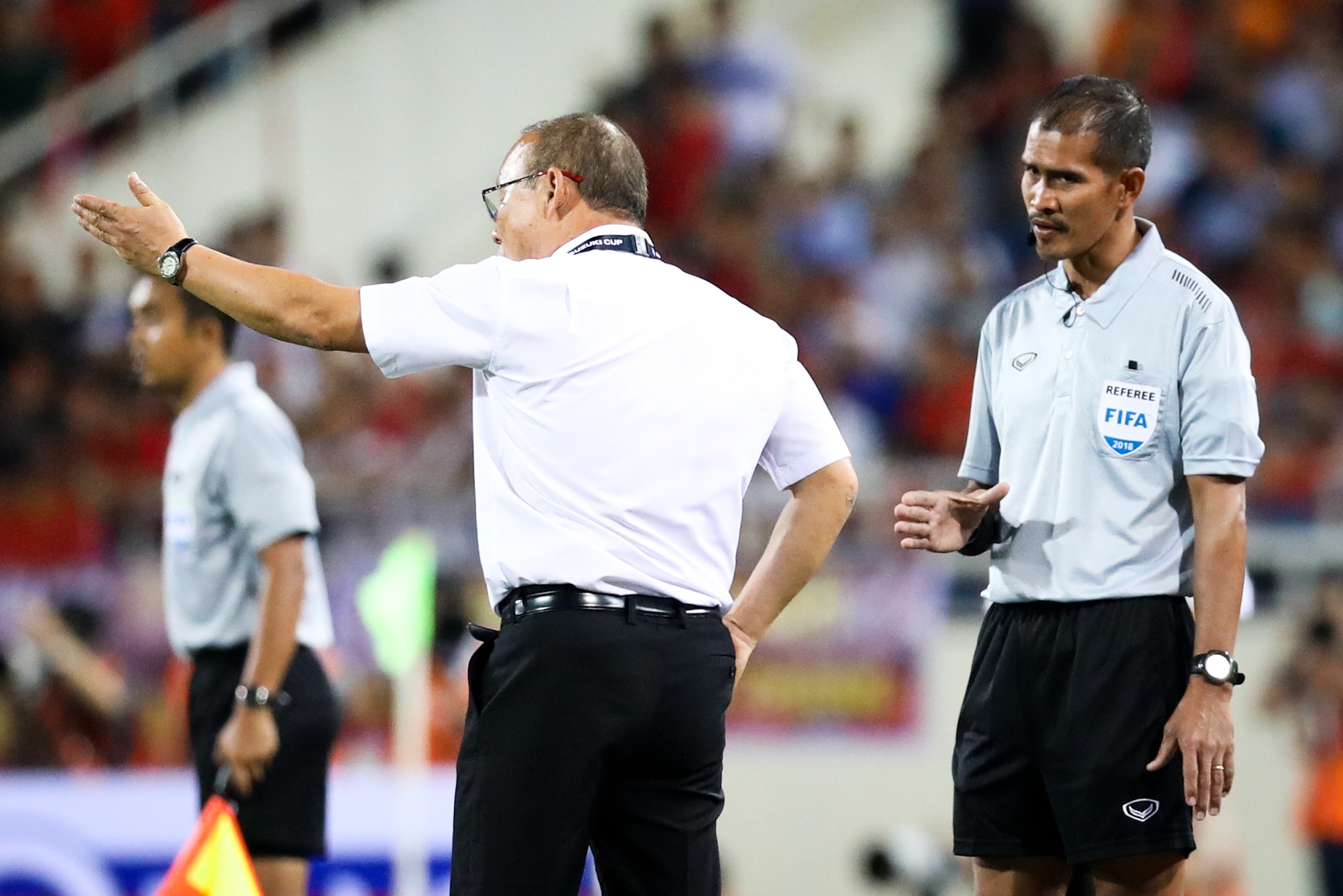 Tro ly giu HLV Park Hang-seo de tranh an phat anh 2