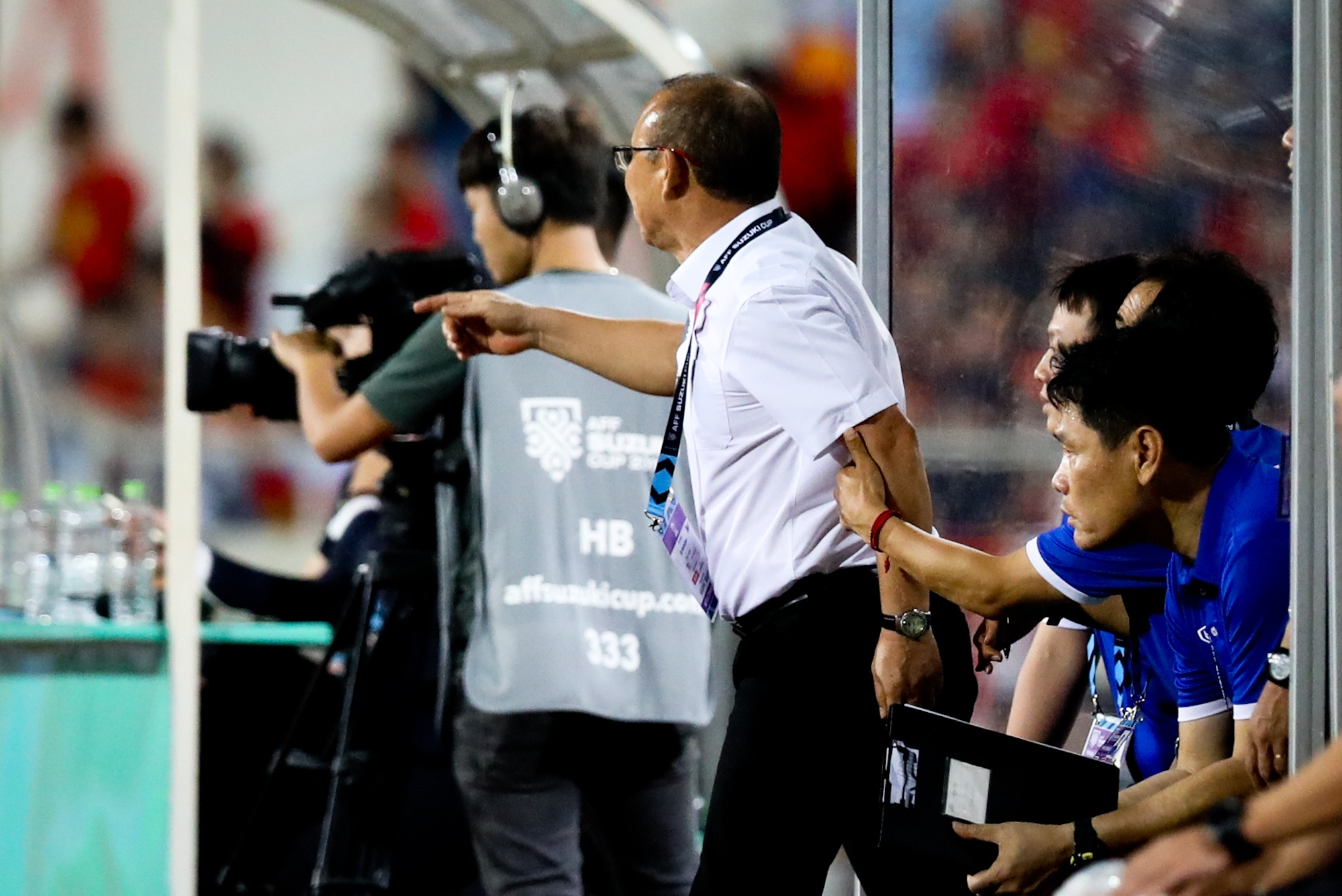 Tro ly giu HLV Park Hang-seo de tranh an phat anh 7