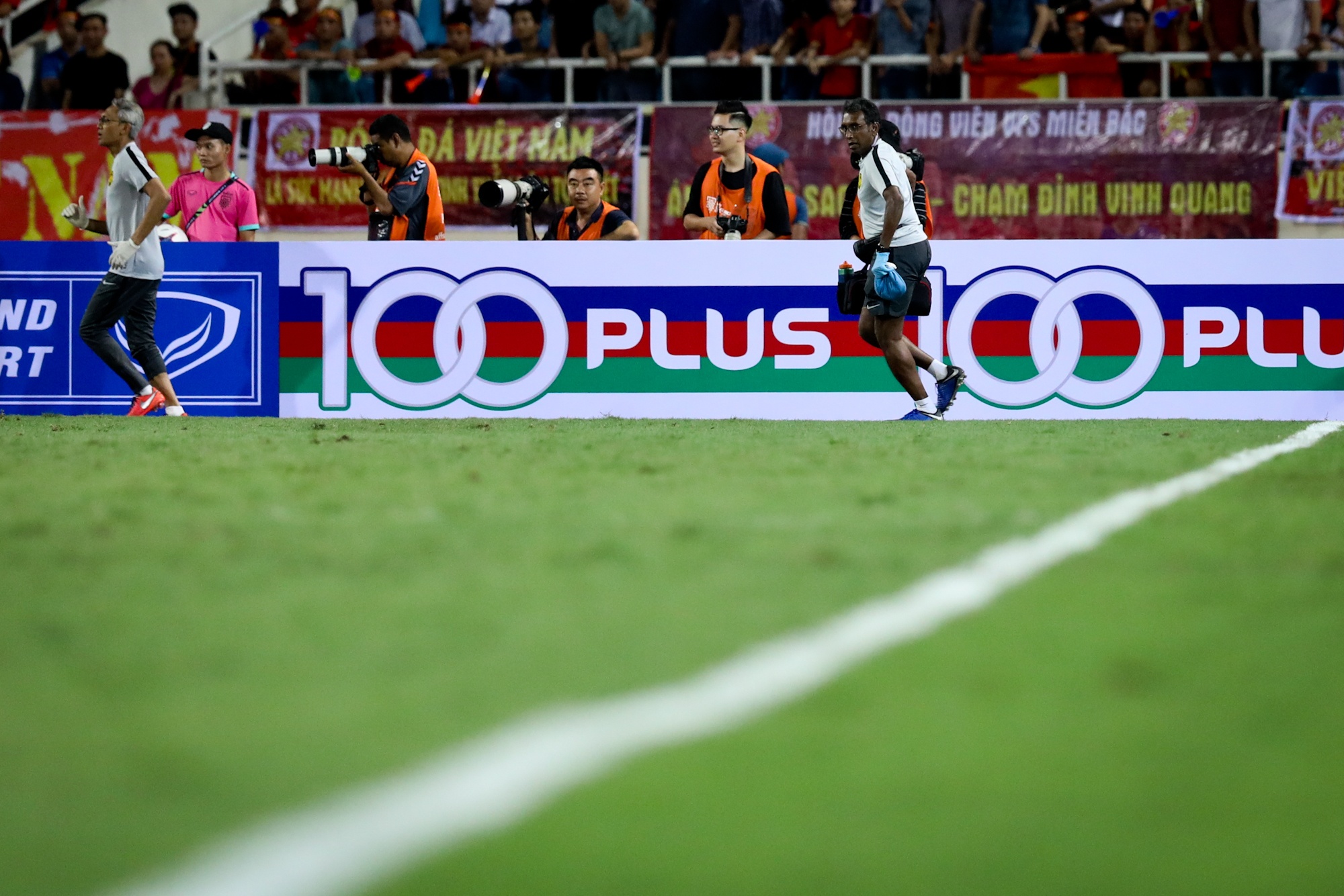 Tro ly giu HLV Park Hang-seo de tranh an phat anh 8