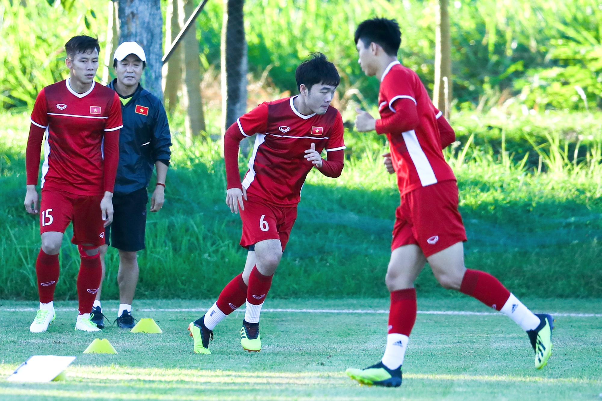 Doi truong Van Quyet tram ngam anh 6