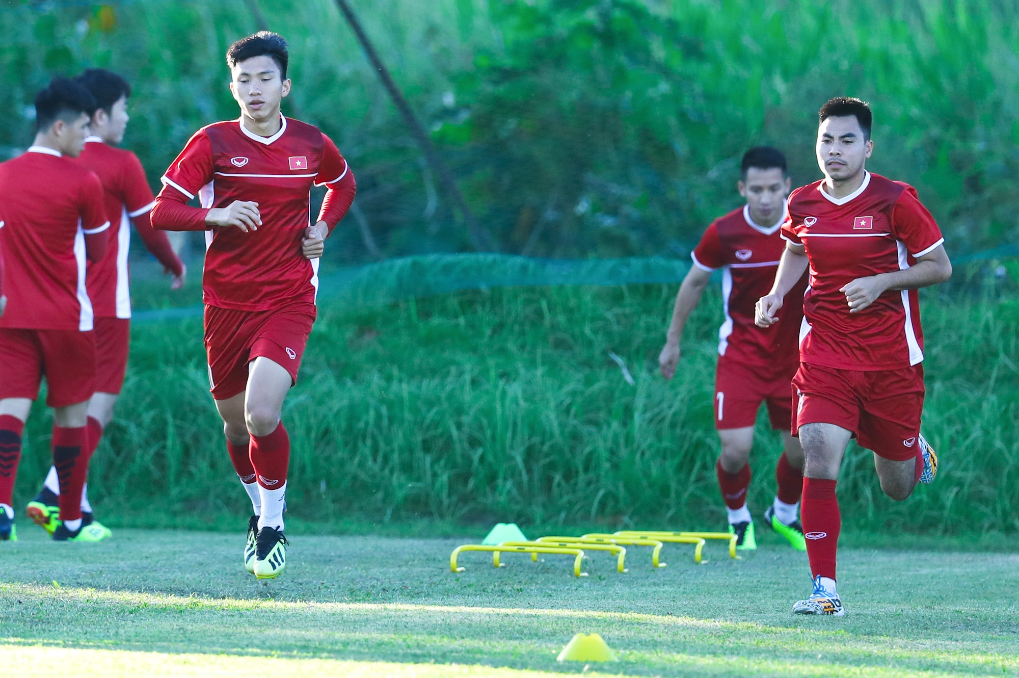Doi truong Van Quyet tram ngam anh 7