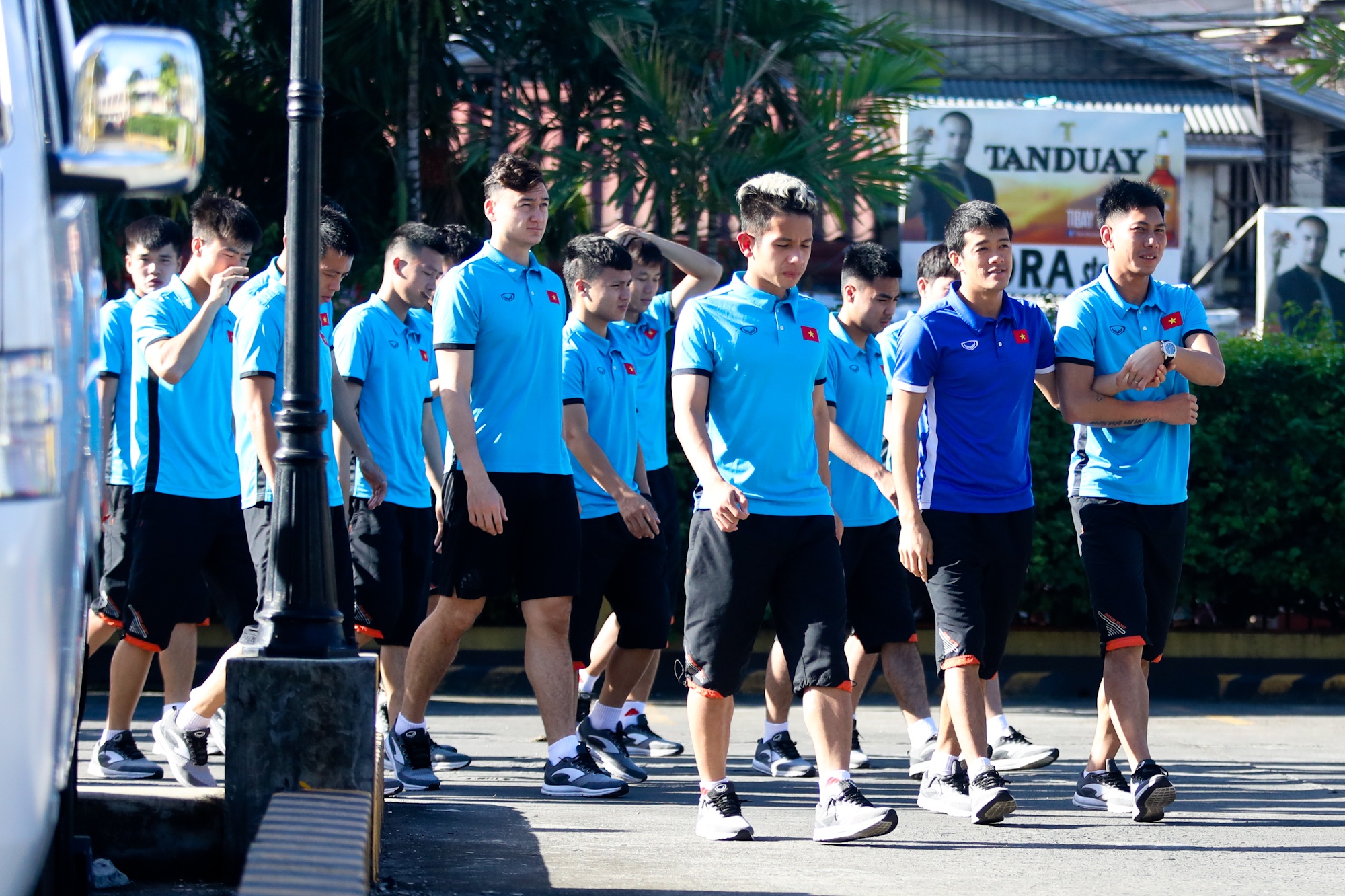 Tuyển Việt Nam tập buổi đầu tiên trên đất Bacolod ảnh 5 Tuyen Viet Nam tap buoi dau tien tren dat Bacolod anh 5