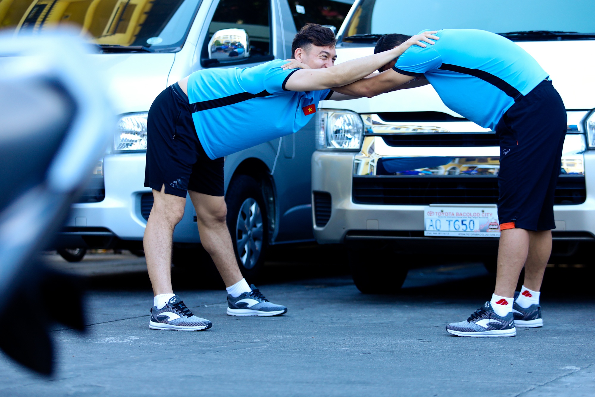 Tuyển Việt Nam tập buổi đầu tiên trên đất Bacolod ảnh 8 Tuyen Viet Nam tap buoi dau tien tren dat Bacolod anh 8