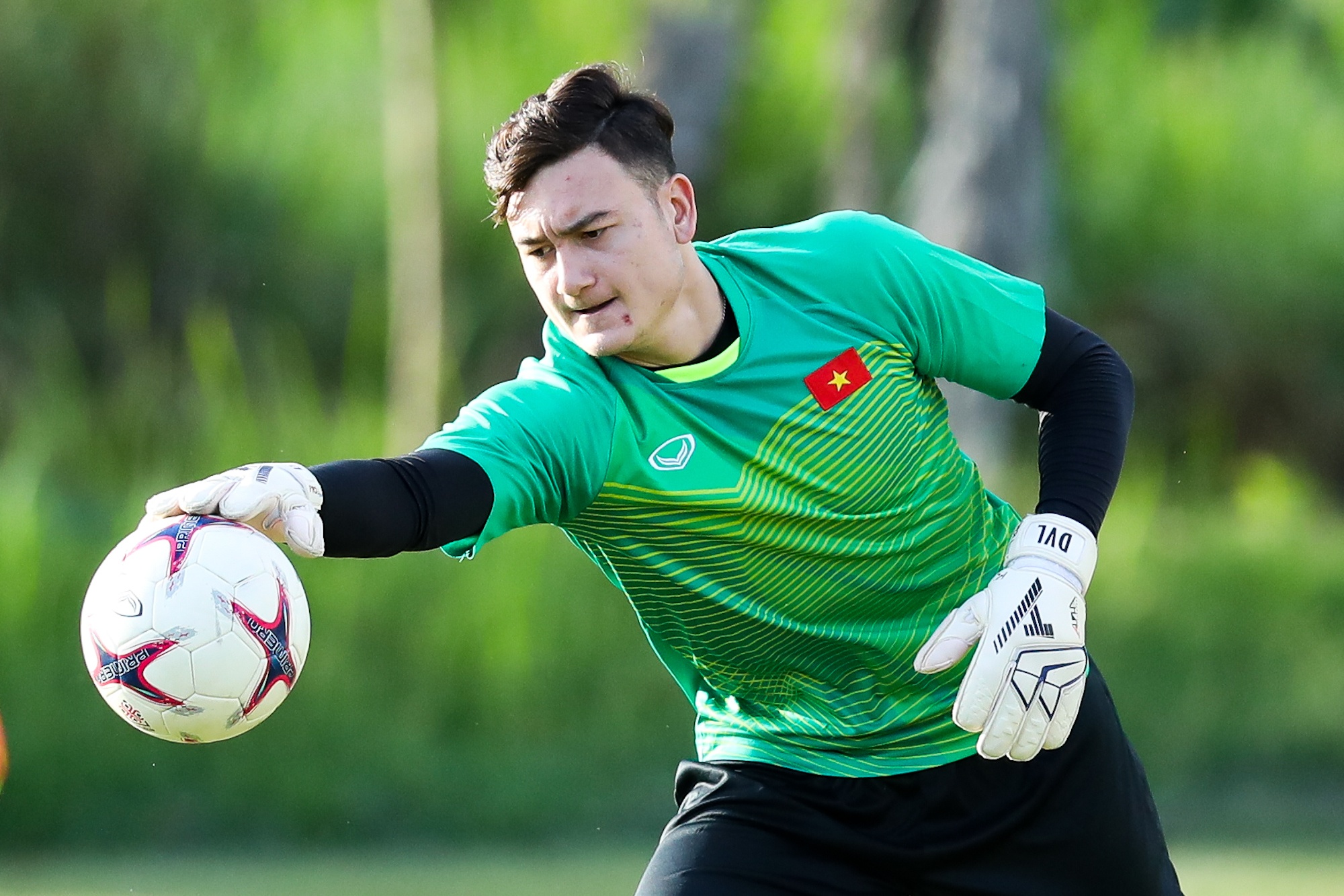 Van Lam,  Tien Dung ho tro nhau truoc Philippines anh 7