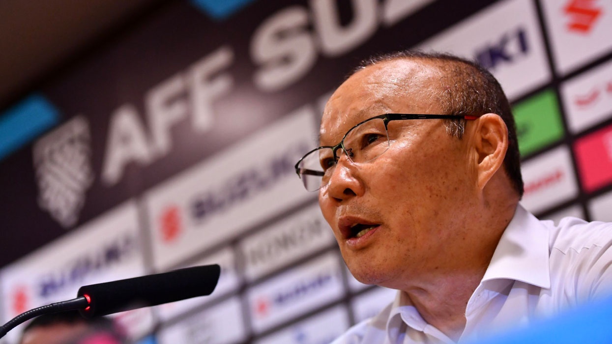 HLV Park: 'Philippines choi can than, dung bong dai tan cong' hinh anh