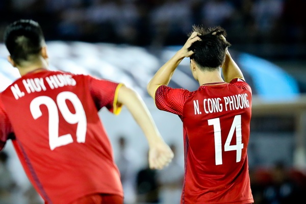 Cong Phuong om dau tiec nuoi khi bo lo co hoi kho tin hinh anh