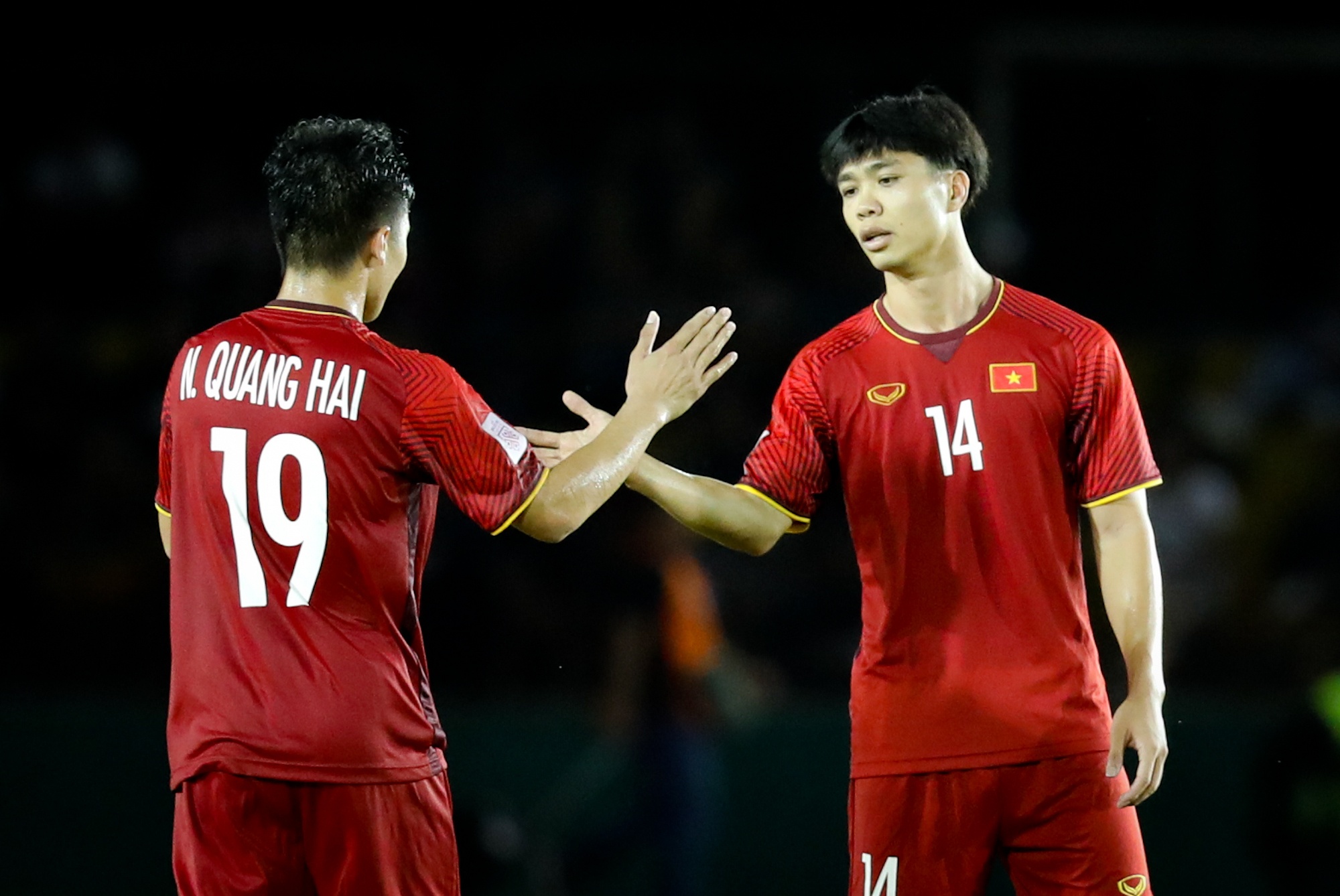 Công Phượng đi bóng qua 2 người và đá hỏng ảnh 9 Cong Phuong di bong qua 2 nguoi va da hong anh 9