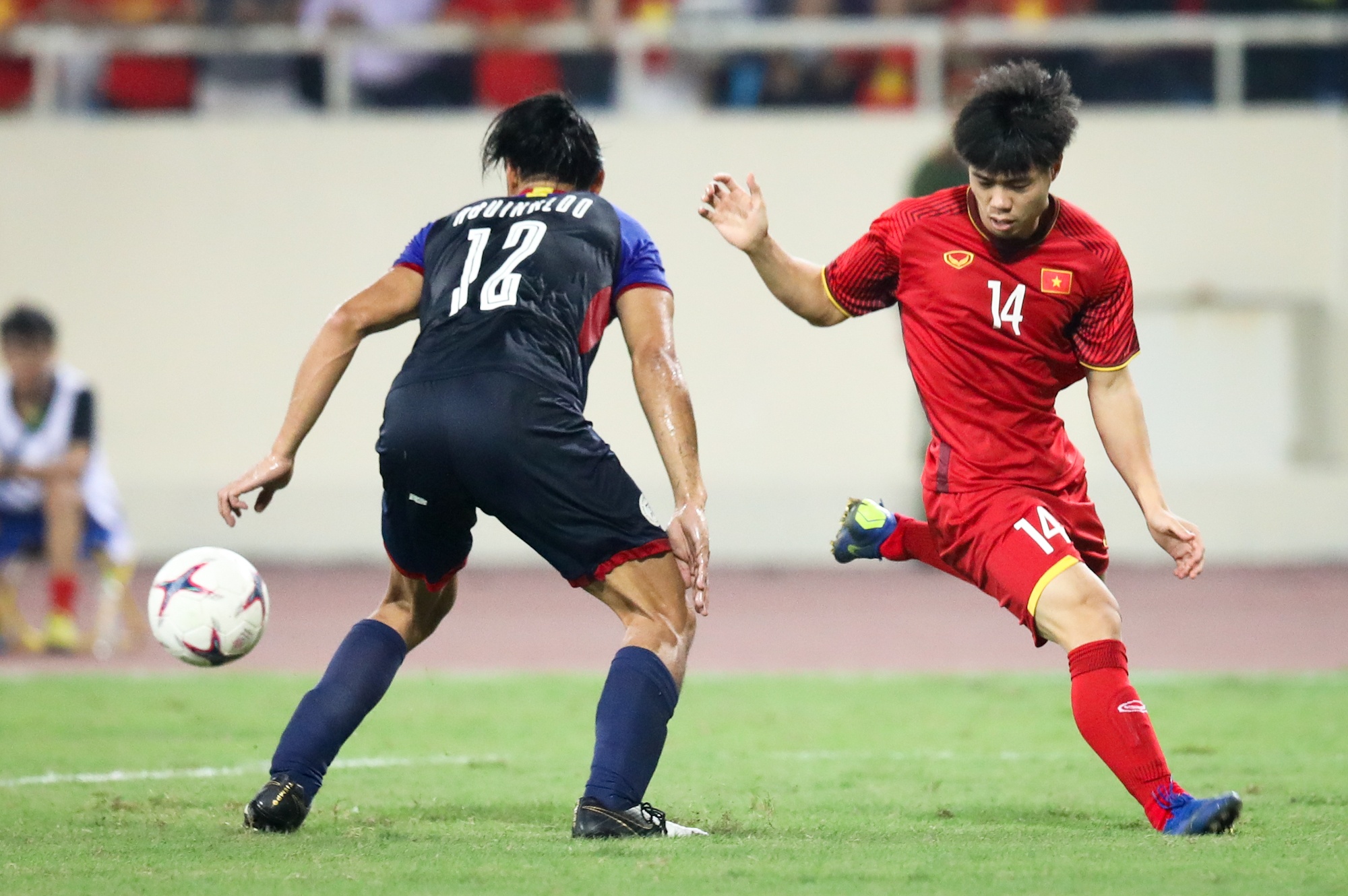 Cong Phuong di bong mot kieu,  Philippines van thua anh 2