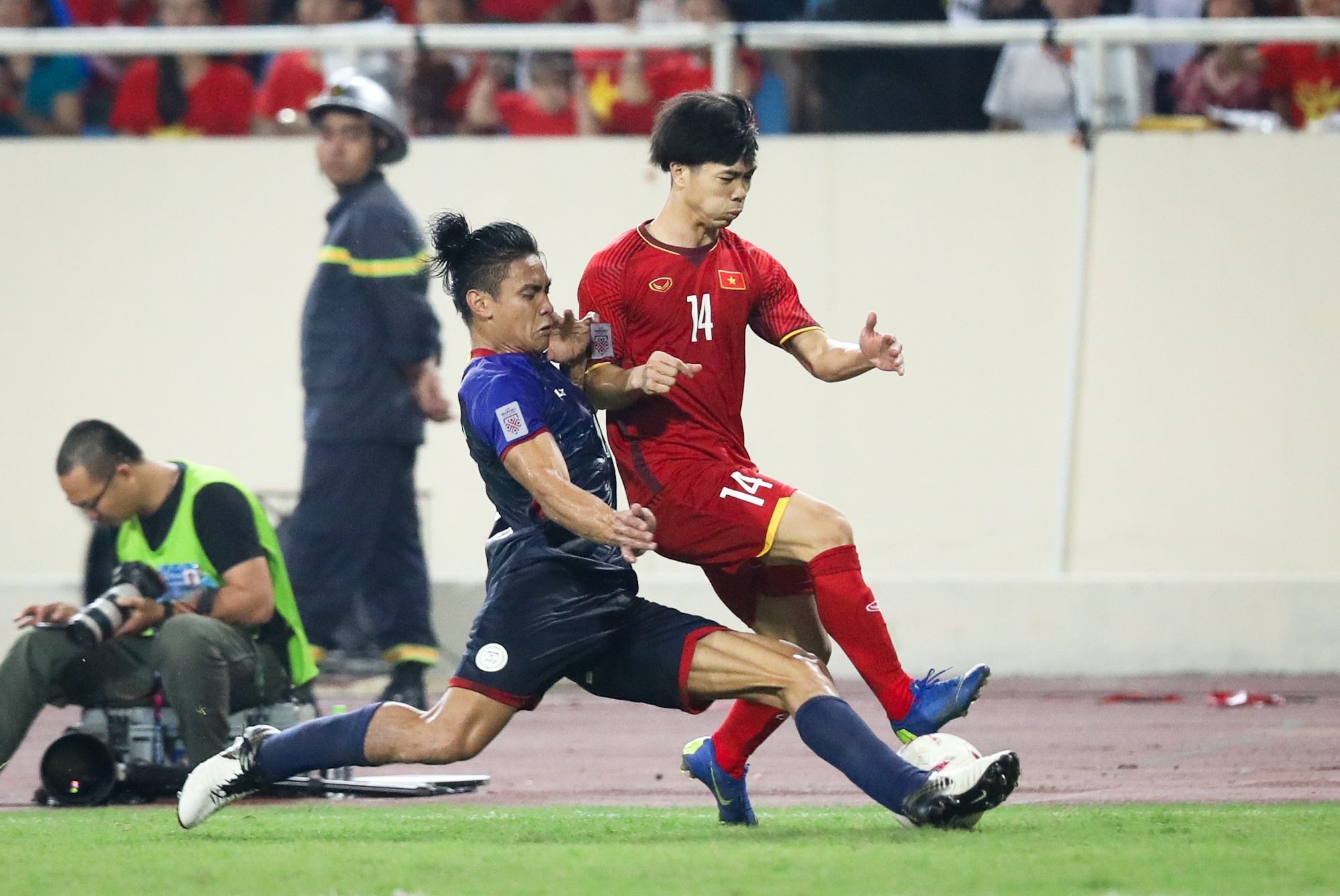 Cong Phuong di bong mot kieu,  Philippines van thua anh 6