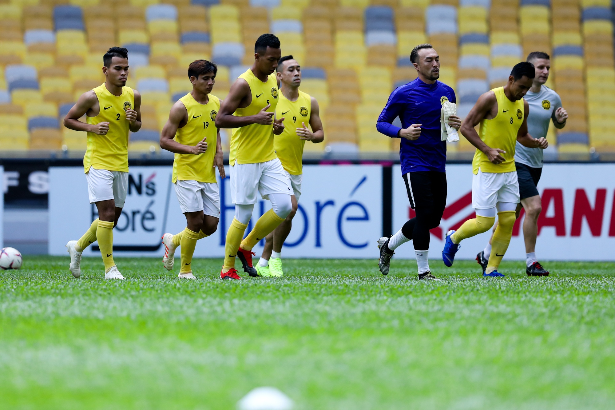 Hai tru cot Malaysia tap rieng truoc tran Viet Nam anh 1