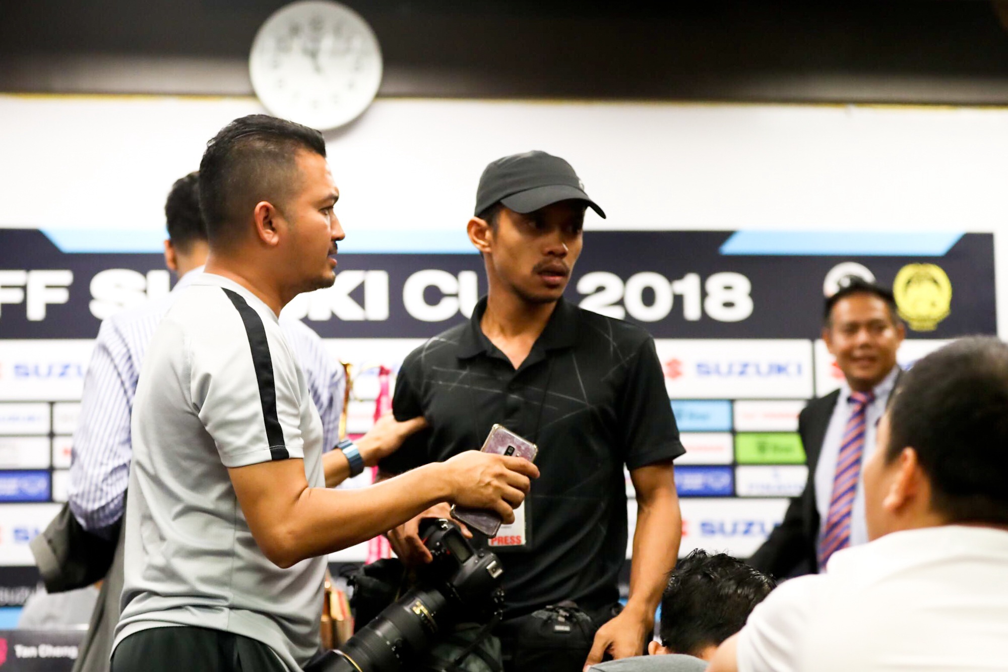 Phong vien Viet Nam va Malaysia suyt gay go anh 1