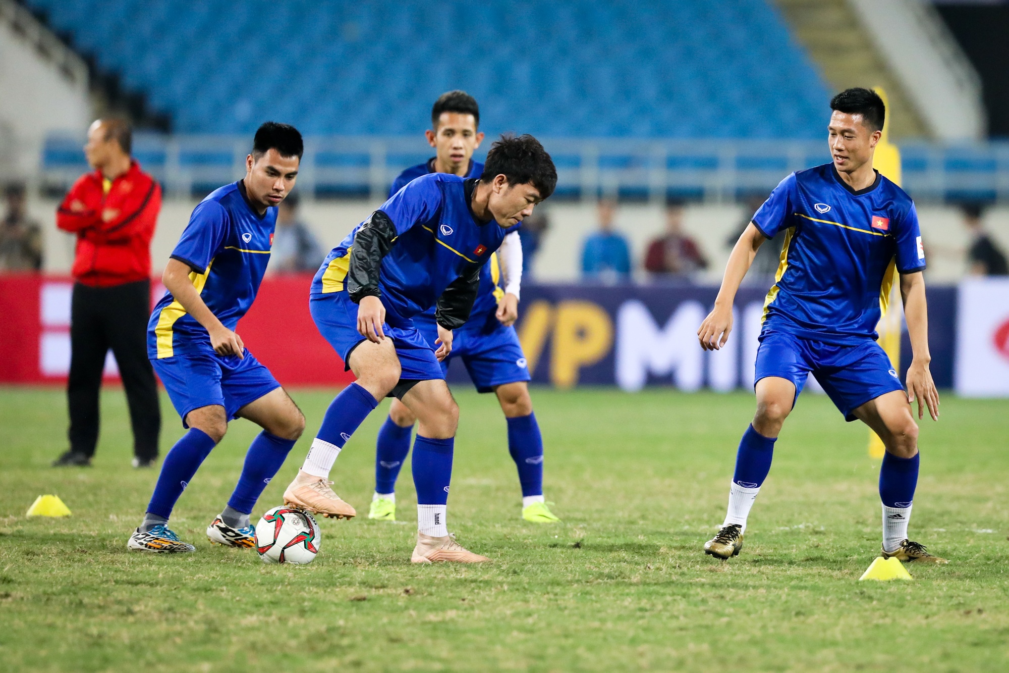 Duc Huy cho Xuan Truong hit khoi anh 6