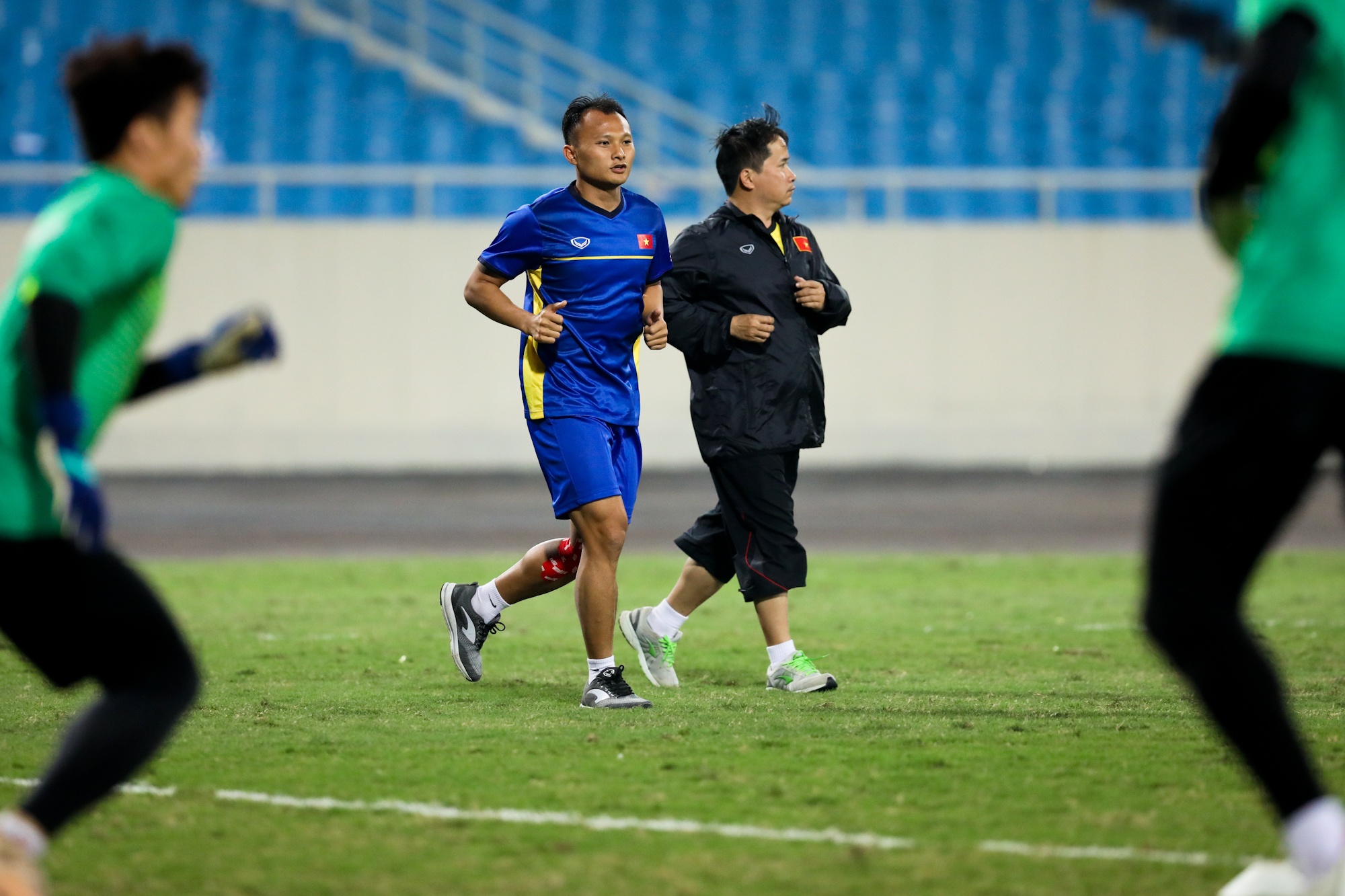 Duc Huy cho Xuan Truong hit khoi anh 7