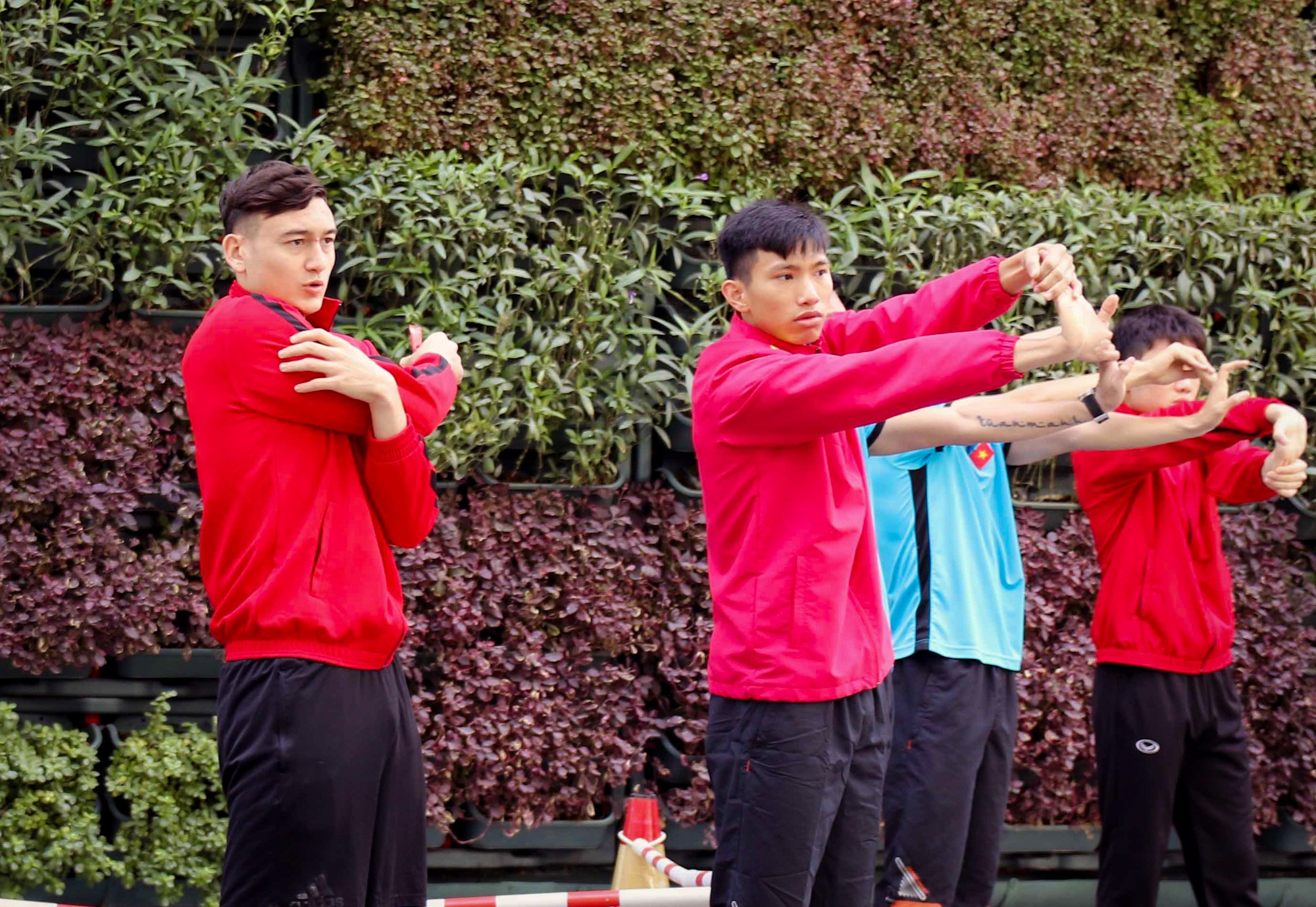 Tuyển Việt Nam hào hứng tập nhẹ ở Qatar ảnh 3 Tuyen Viet Nam hao hung tap nhe o Qatar anh 3